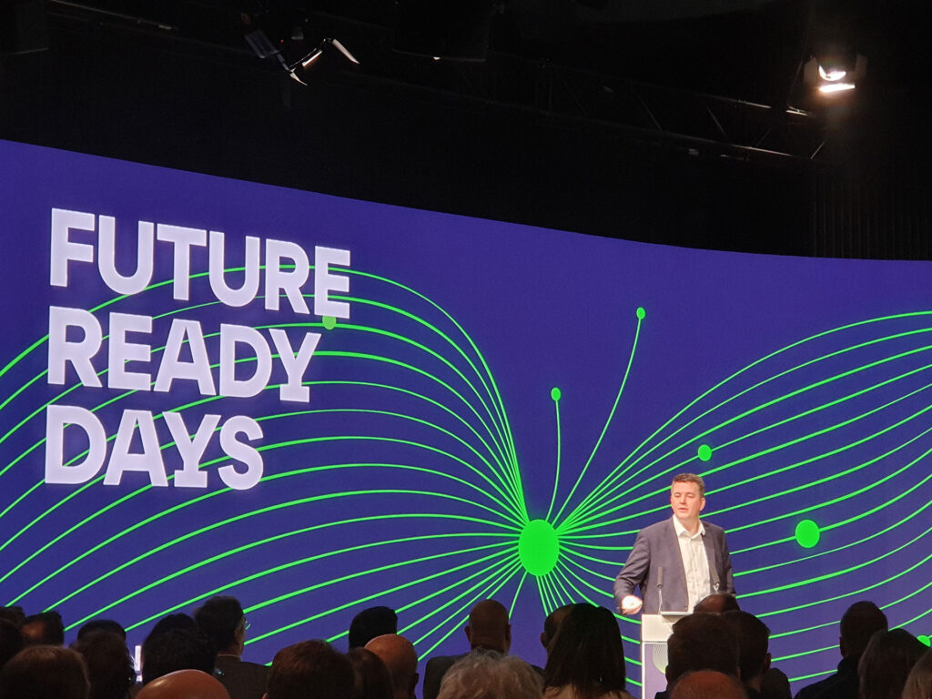 Lex Delles, Ministre de l'Economie, de l'Energie et du Tourisme, annonce le nouveau package IA pour les SME au Future Ready Days 2025